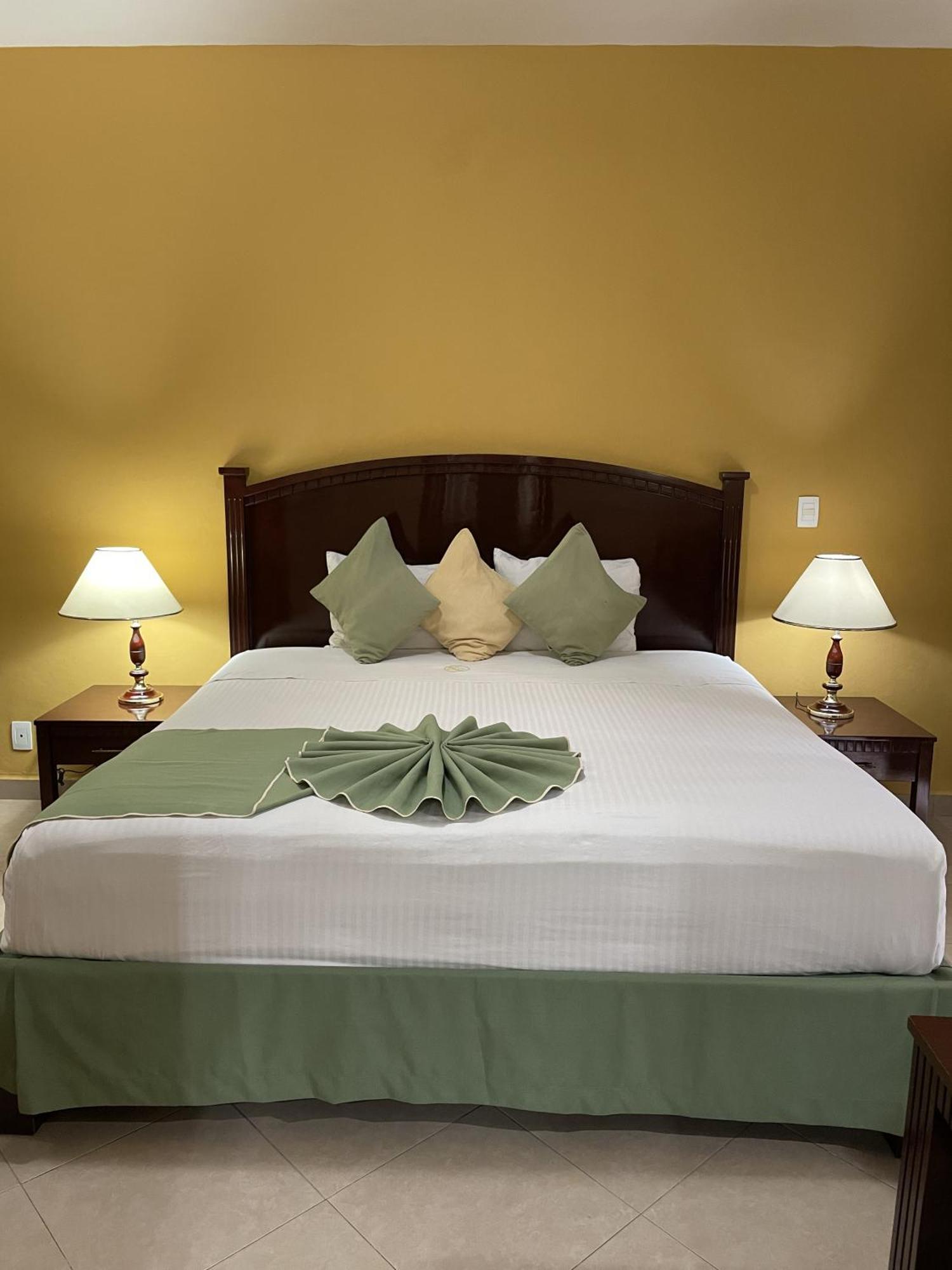 Hotel Centenario Iguala ภายนอก รูปภาพ